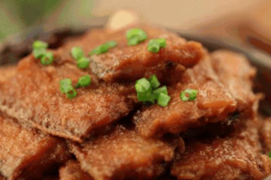 怎样炸带鱼,又香又好看?你和酒店大厨,仅仅只