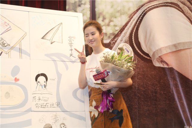 刘亦菲拍照就用这一个动作，甩翻其他女星几条街！