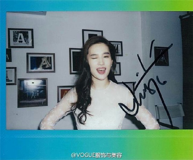 刘亦菲拍照就用这一个动作，甩翻其他女星几条街！