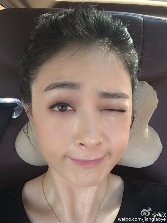 刘亦菲拍照就用这一个动作，甩翻其他女星几条街！