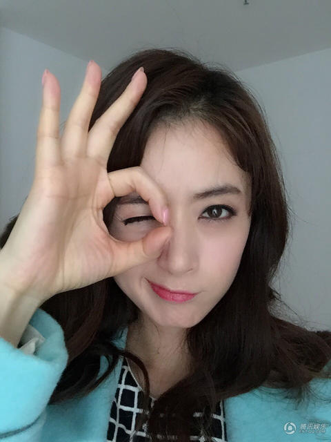 刘亦菲拍照就用这一个动作，甩翻其他女星几条街！