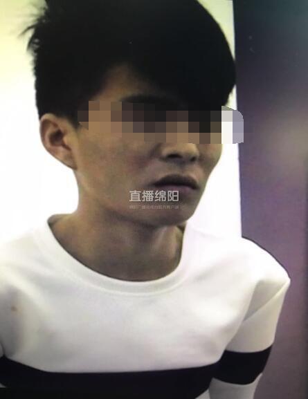 小伙偷钱给女主播送礼物 3天花3万