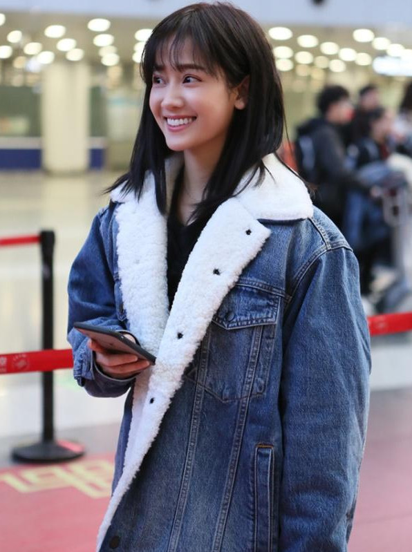 28岁郑湫泓衣品太好,穿露脐装秒变"小腰精",成功美成初恋脸