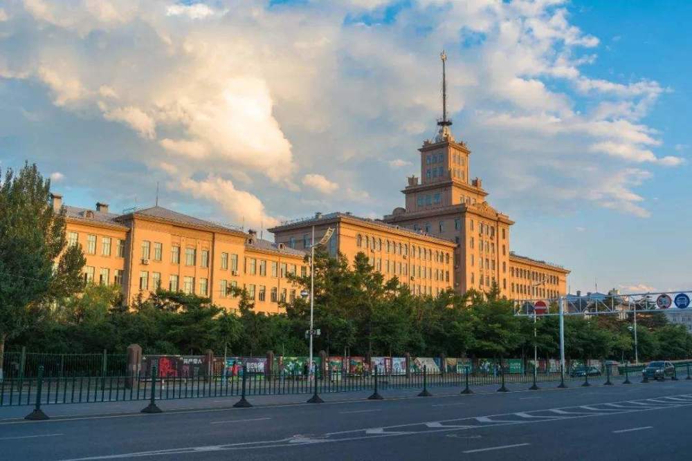 有网友问哈尔滨工业大学在国内名气如何?我的回答不料