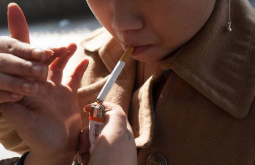 过年给朋友"递烟"别发这3种,明白人一眼就看出问题,太