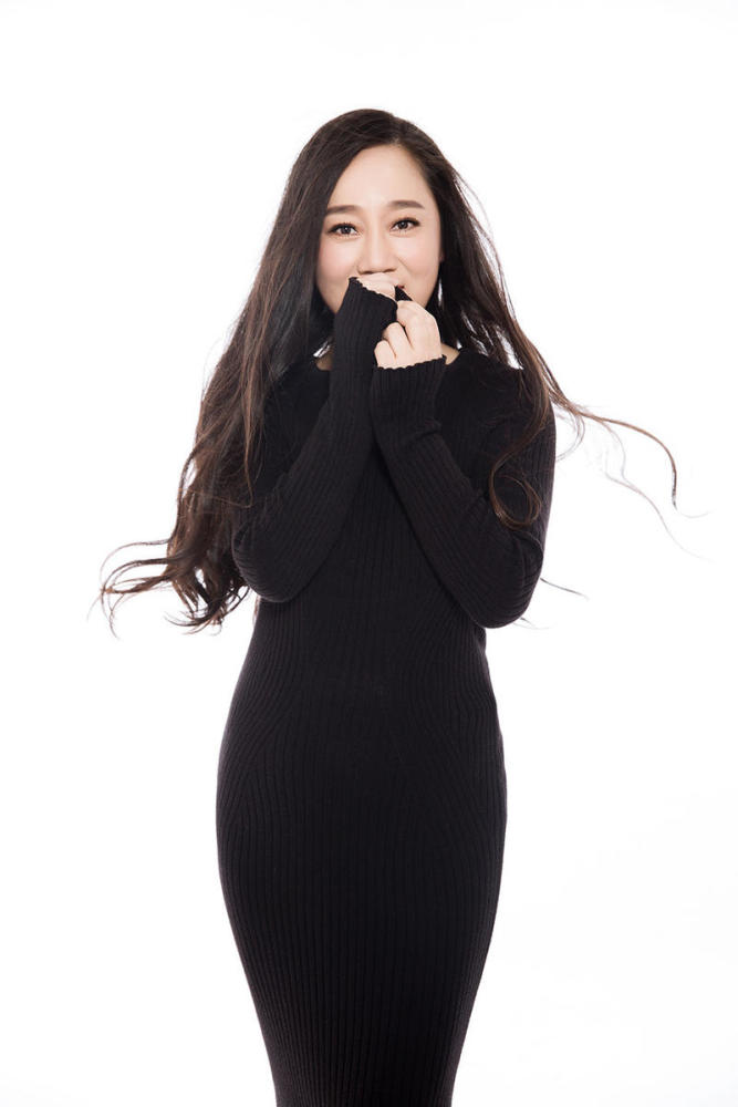 神奇！清洁工阿姨们拍写真 1秒变身摩登女郎(图)