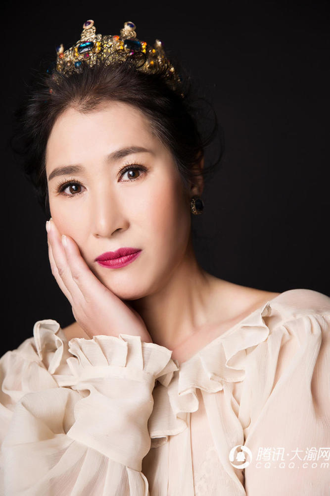 神奇！清洁工阿姨们拍写真 1秒变身摩登女郎(图)