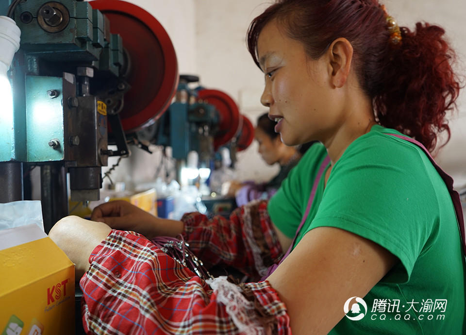 神奇！清洁工阿姨们拍写真 1秒变身摩登女郎(图)