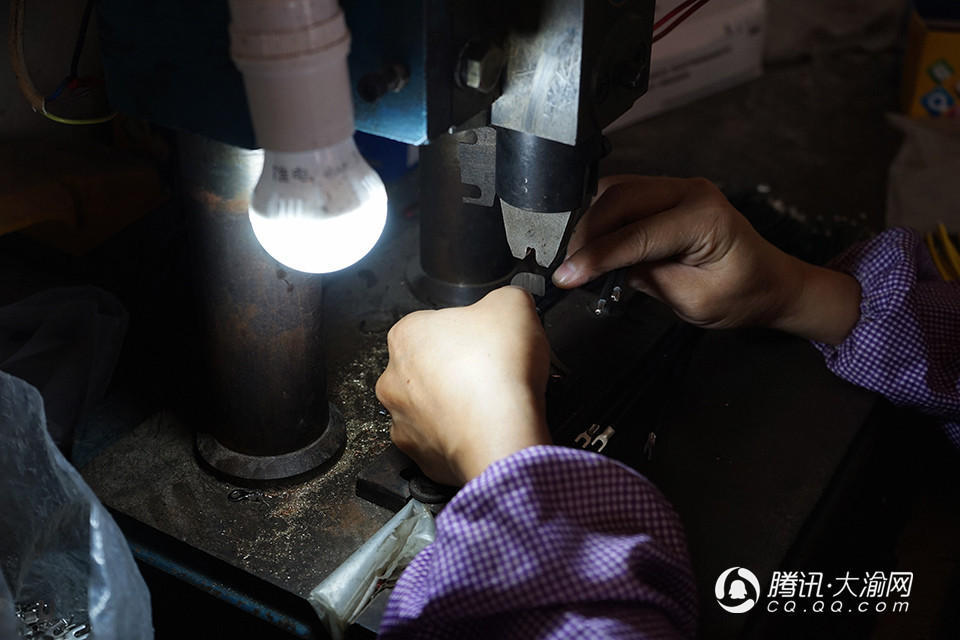 神奇！清洁工阿姨们拍写真 1秒变身摩登女郎(图)