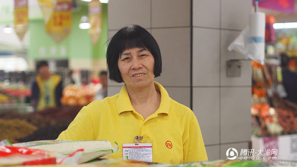 神奇！清洁工阿姨们拍写真 1秒变身摩登女郎(图)