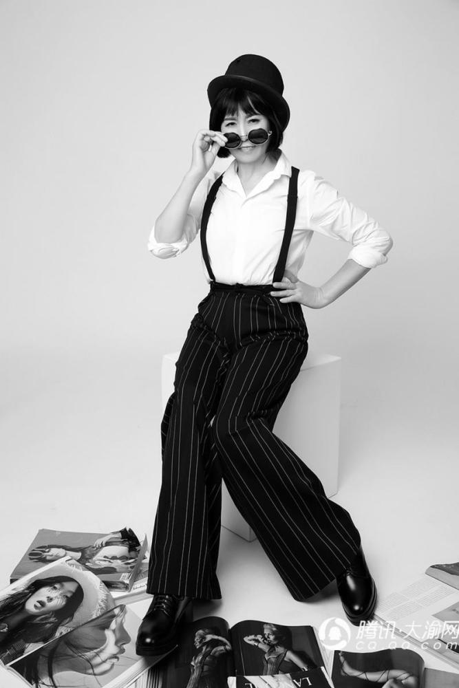 神奇！清洁工阿姨们拍写真 1秒变身摩登女郎(图)