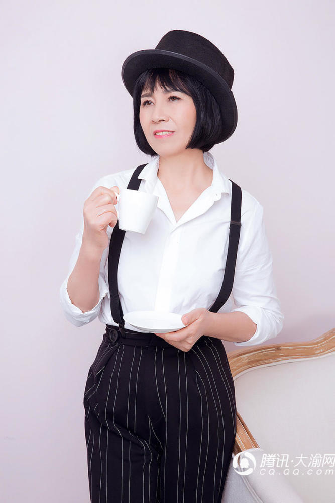 神奇！清洁工阿姨们拍写真 1秒变身摩登女郎(图)