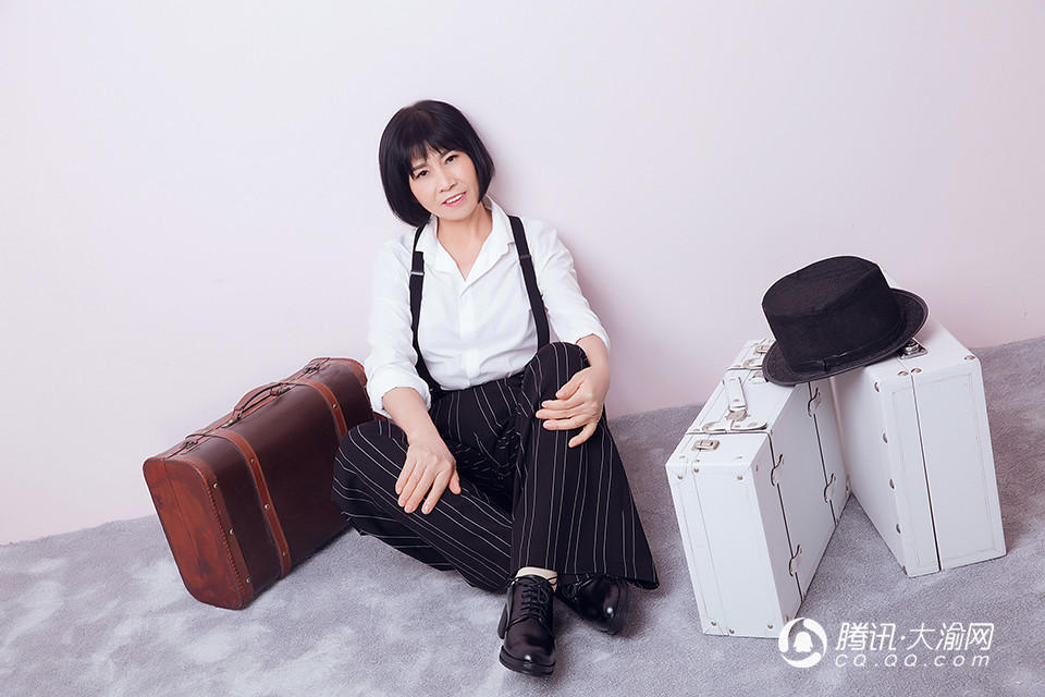 神奇！清洁工阿姨们拍写真 1秒变身摩登女郎(图)