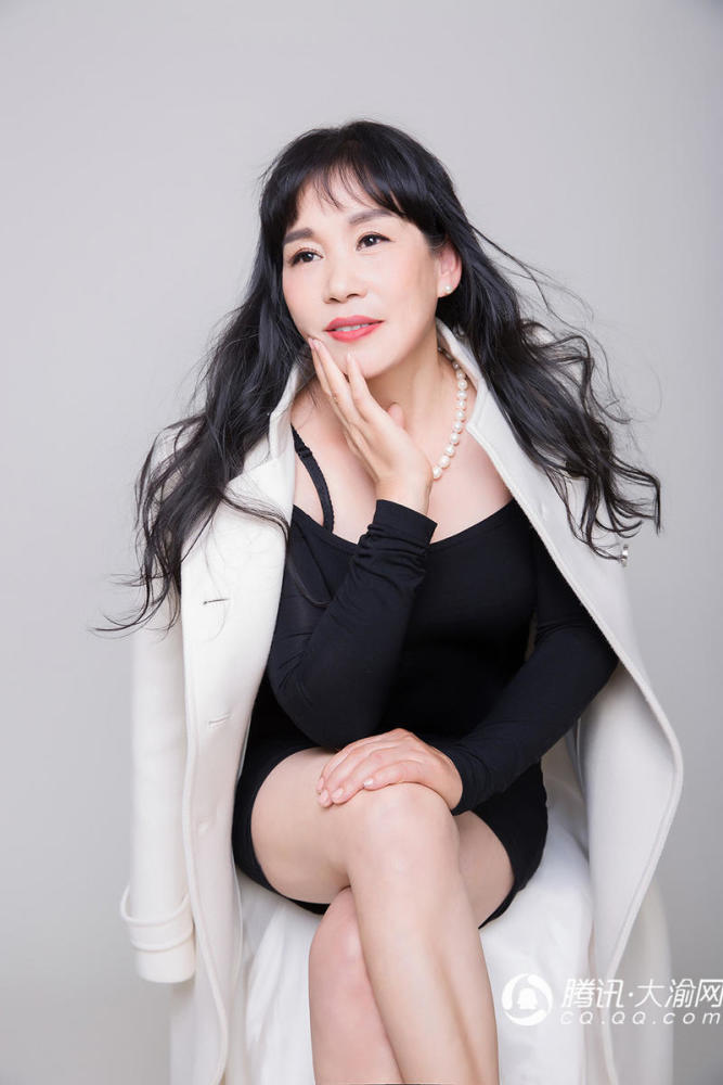 神奇！清洁工阿姨们拍写真 1秒变身摩登女郎(图)