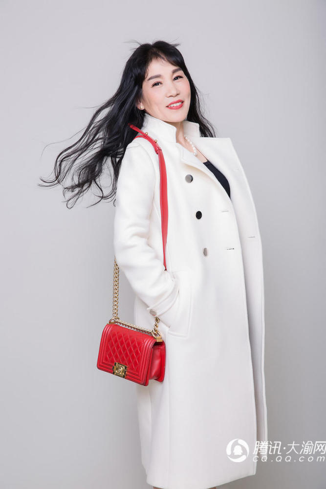 神奇！清洁工阿姨们拍写真 1秒变身摩登女郎(图)