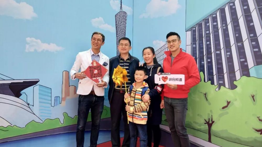 hi 邀请全国人民来广州过年,来花城看花 你也可以用粤语给电视前面的