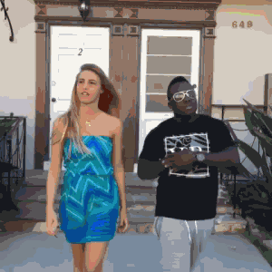 搞笑动图:妹子,你这手势,几个意思啊!