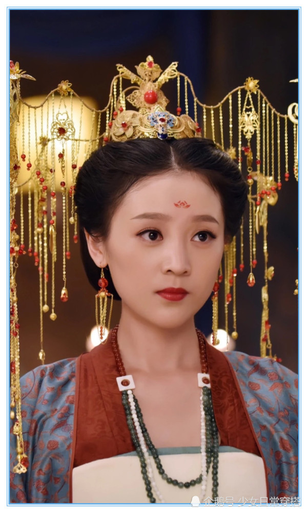"最美孟婆"古装造型惊艳众人,没想到剧外造型像路人,刘海的错