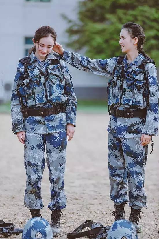 ���ݵ��Ȱ��ְ���ֱ�ֳ���������һ���Ů�Ƕ����ˣ�