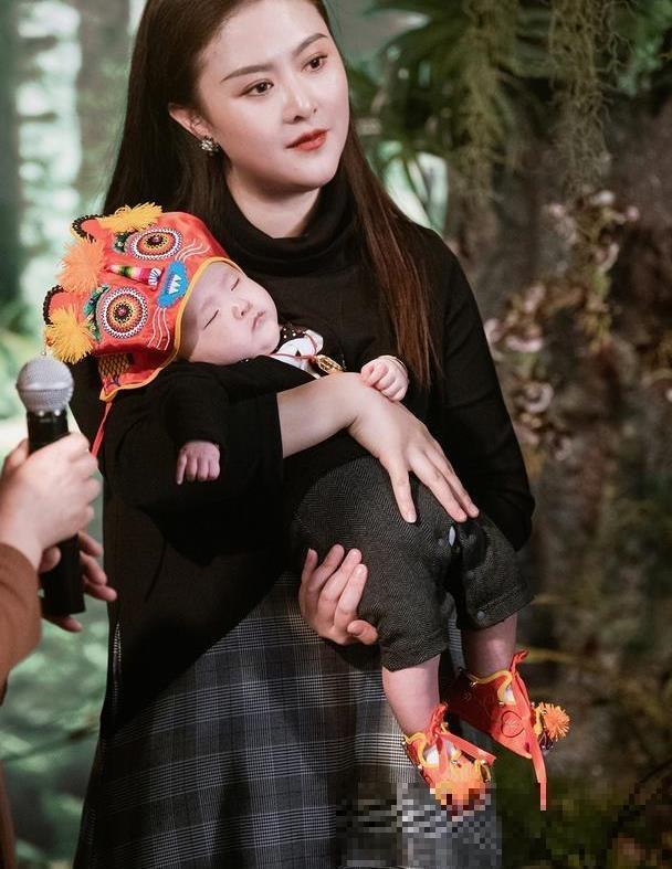 沈腾老婆王琦发十年对比照,却偏偏不发现在的照片,什么原因呢?