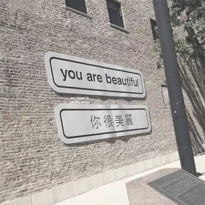 超火"遗憾"背景图:因为坐错了车而错过了你,终其一生满是遗憾