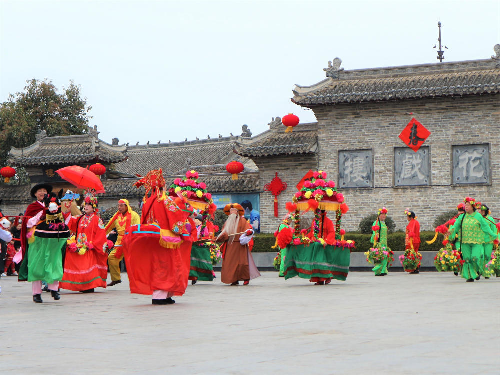 农村春节习俗:划旱船精彩再现,传统文化迎新年