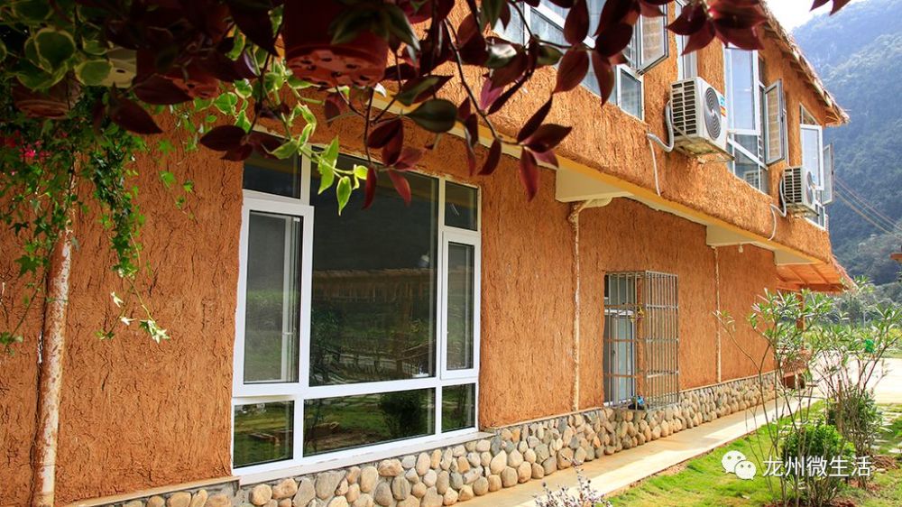 农家乐与众不同的地方在于 整个建筑以复古泥巴房风格为主