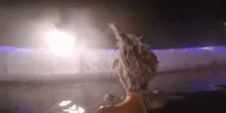搞笑gif:你看见的萌妹子,不一定真的是萌妹子!网友:强悍
