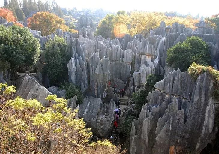 阳春秘境阳春龙宫岩,春湾石林,赏时节花海,徒步鸡笼顶,享受真温泉