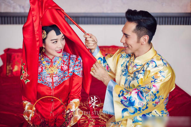 钟丽缇张伦硕婚礼 三个女儿齐现身