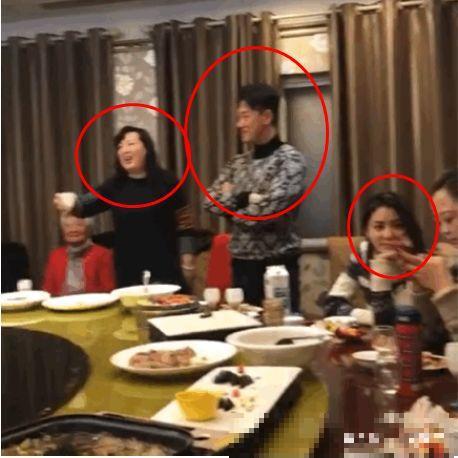 林峯陪张馨月回老家过年疑似好事将近,张馨月却被曝黑