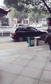 小姐姐,你的裤子太紧了