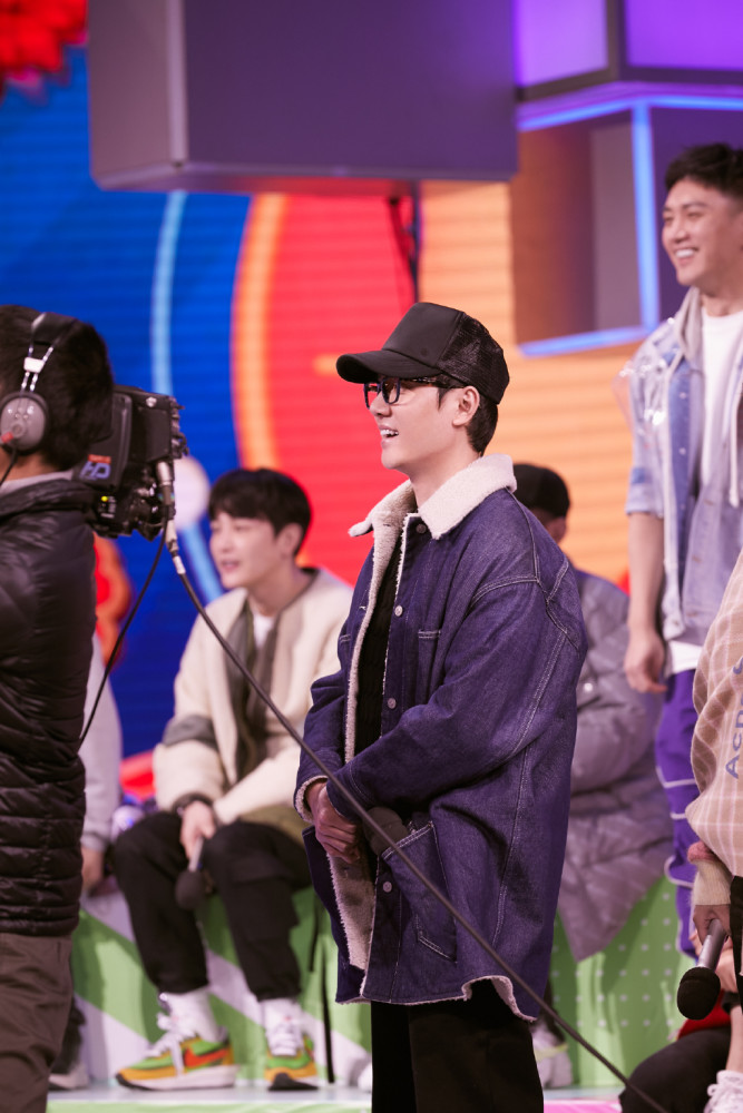 冯绍峰节目彩排竟是穿着赵丽颖的衣服,夫妻二