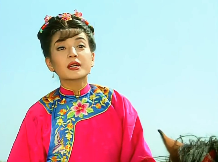 还珠:塞娅和小燕子的差距,从骑马时的一个小动作就能看得很清楚