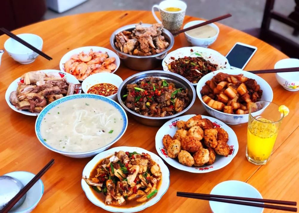 上班第一天,想念在家胡吃海喝的日子,和妈妈做的年夜饭!