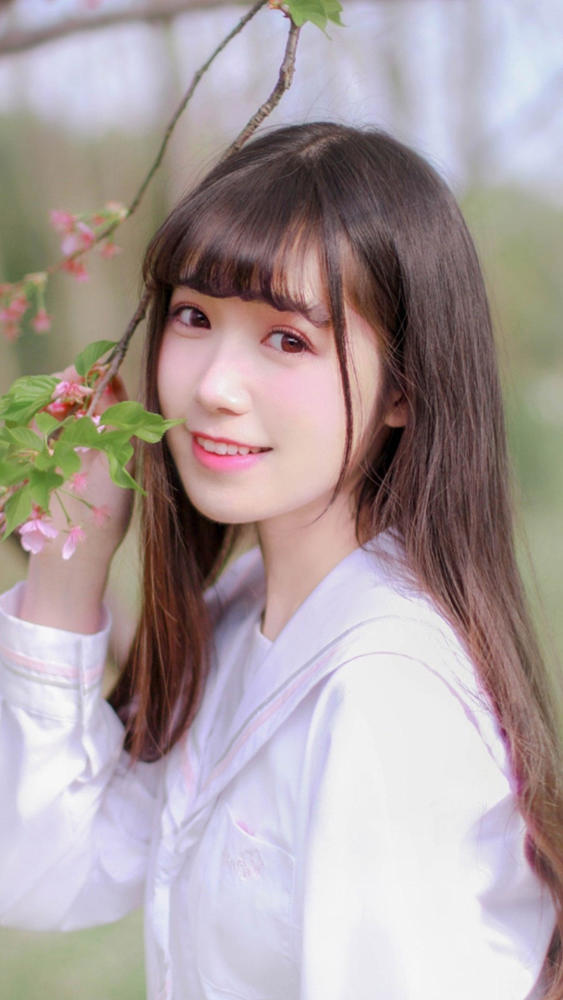 甜美笑容大眼睛
