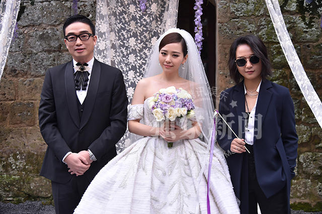 张靓颖意大利大婚 伴娘刘亦菲超抢镜