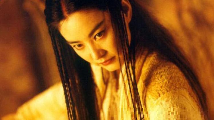 曾出演练霓裳的5位女星,林青霞狠厉,蔡少芬美腻,而她一言难尽
