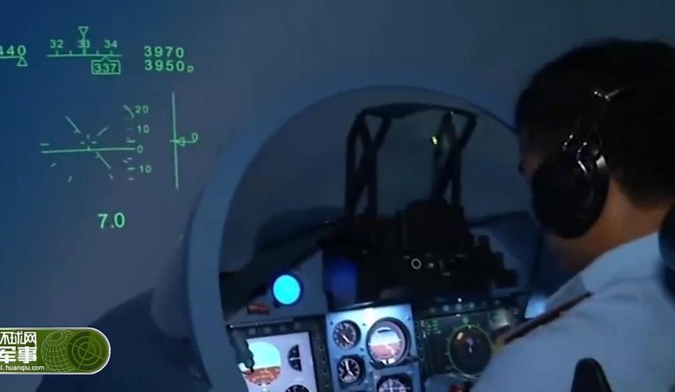 越南苏30演练攻击岛礁 火箭弹打偏了