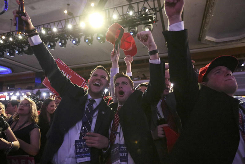 历史性的一刻 看看特朗普和希拉里支持者们的表情