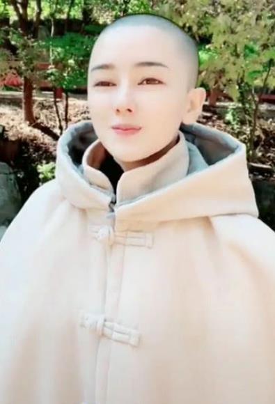 抖音光头女神,看破八卦红尘,淡泊名利,不在对