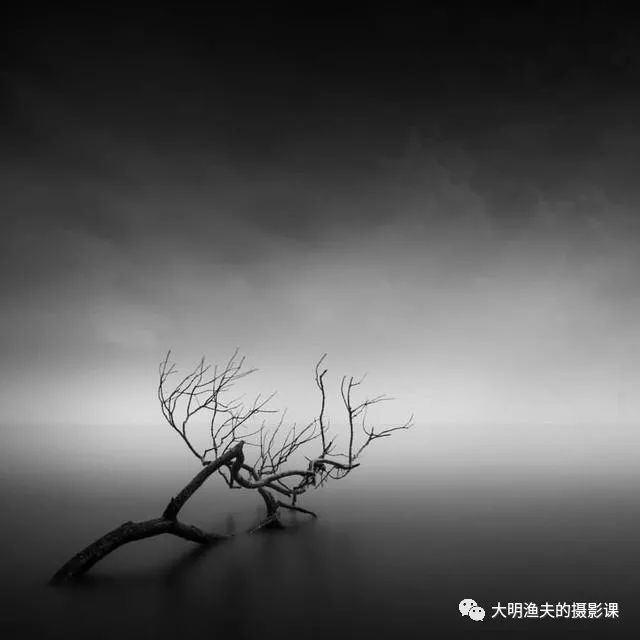 极简主义黑白风景摄影作品,压抑又深刻!