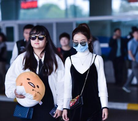 赵丽颖的助理就是MAX版的她啊!明星助理都长