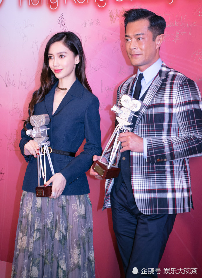 杨颖出席某颁奖典礼同框古天乐,俊男靓女尽显干练温柔