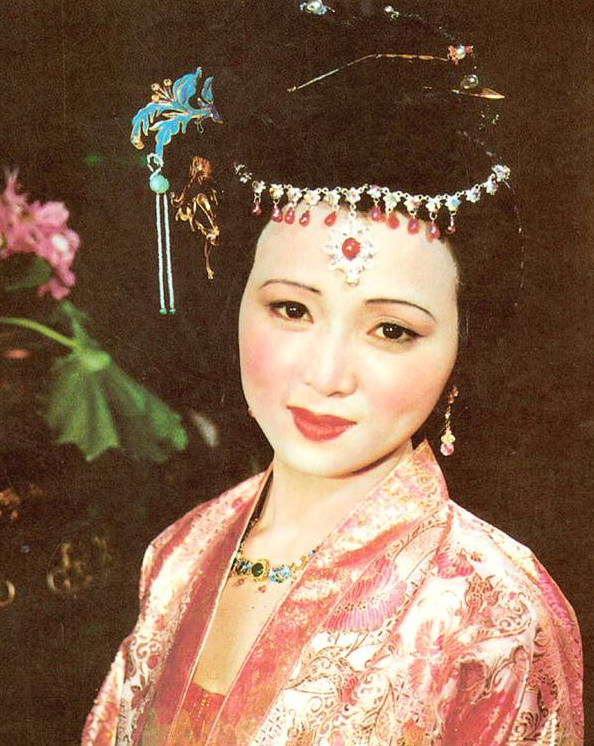 三刷《红楼梦》,秦可卿的那句"治得病治不得命",真让人心酸