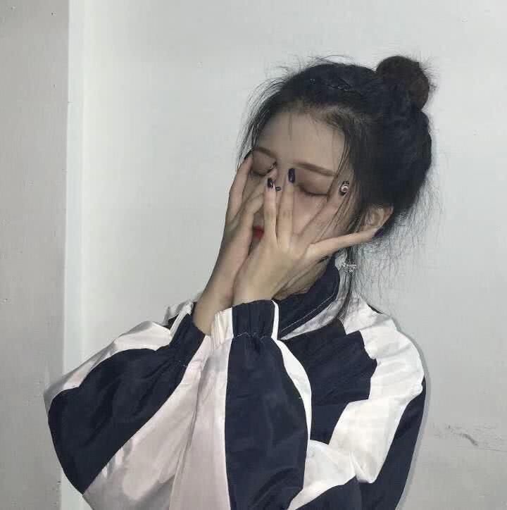 个性 伤感女头像:红色感叹号很扎心,我喜欢你,却爱而不得!