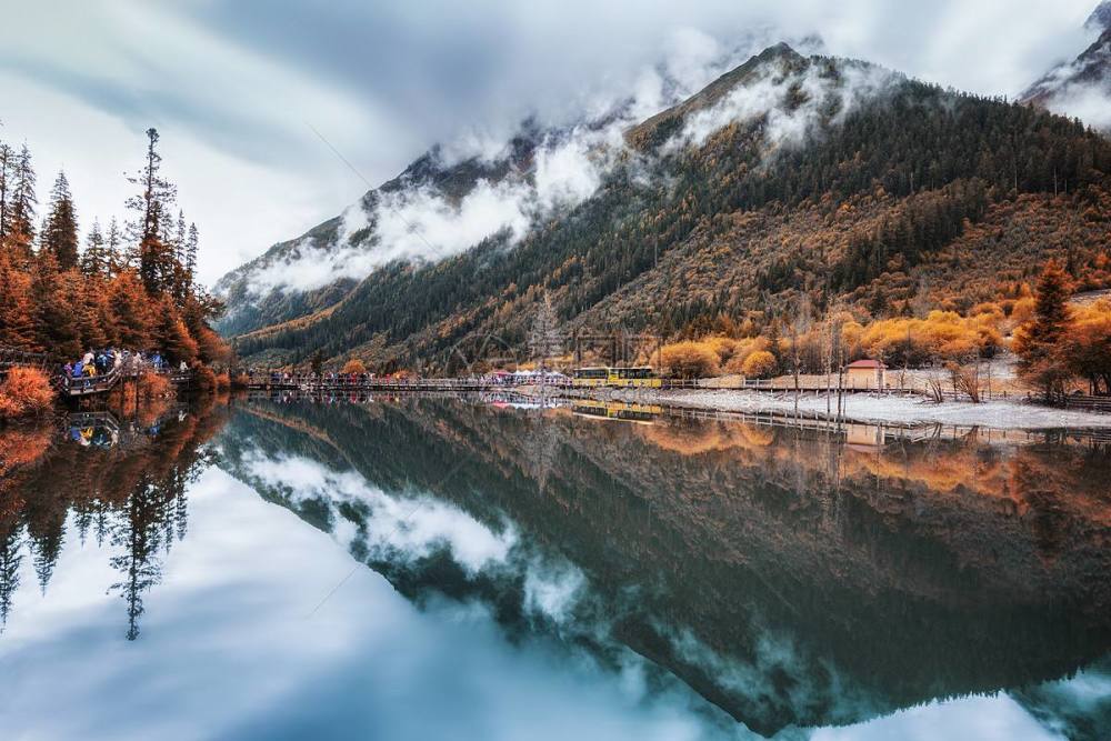 成都四姑娘山双桥沟美景