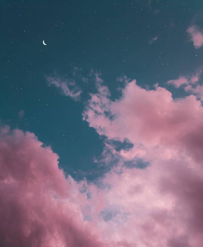 粉星空·少女系背景图:"暗恋时,我就像躲云后偷窥月亮