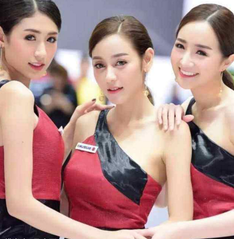 迪丽热巴究竟是有多大众脸,细数民间的"迪丽冷巴"!