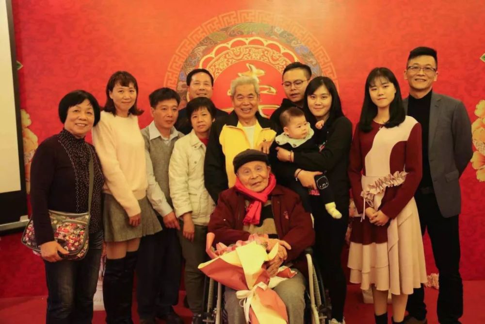 香洲这个五代同堂家庭接力喊爸妈!网友:真是让人羡慕至极